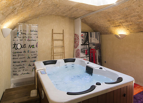 L’Espace détente avec jacuzzi du logis du Mas à Sète