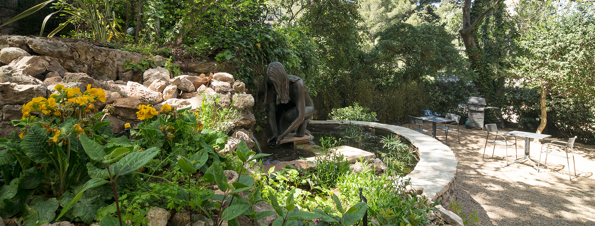 Fontaine d’un des jardins du Logis du Mas à Sète, chambres d’hôtes