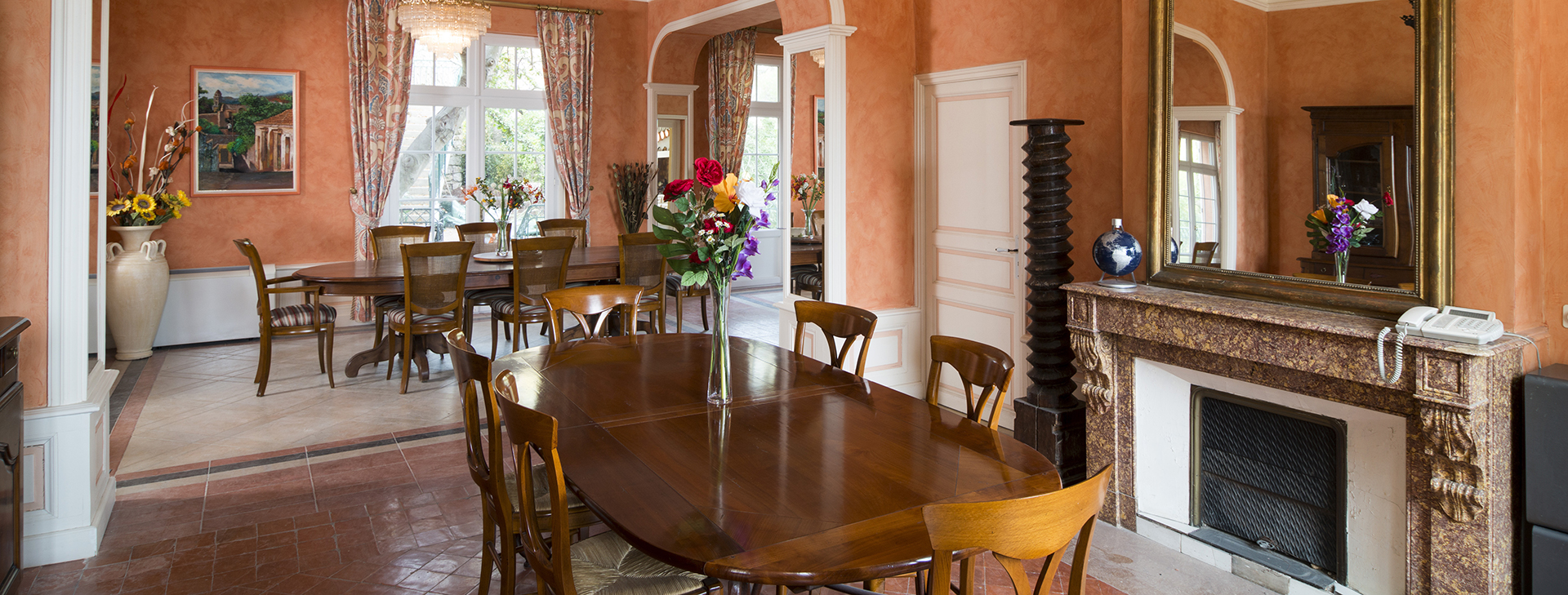 The dining room of the space for rent at Logis du Mas, bed and breakfast in the Hérault
