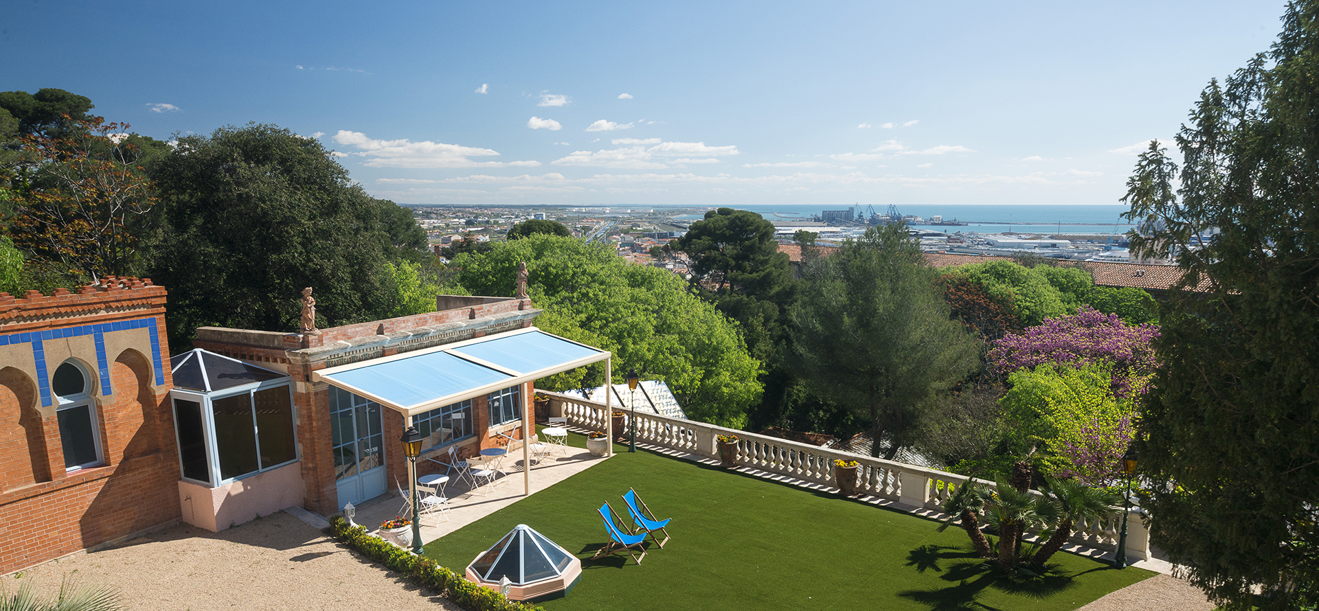 Vue en hauteur du jardin du Logis du Mas, chambres d’hôtes à Sète